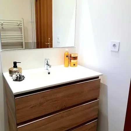 Piso- Capital - With Elevator *